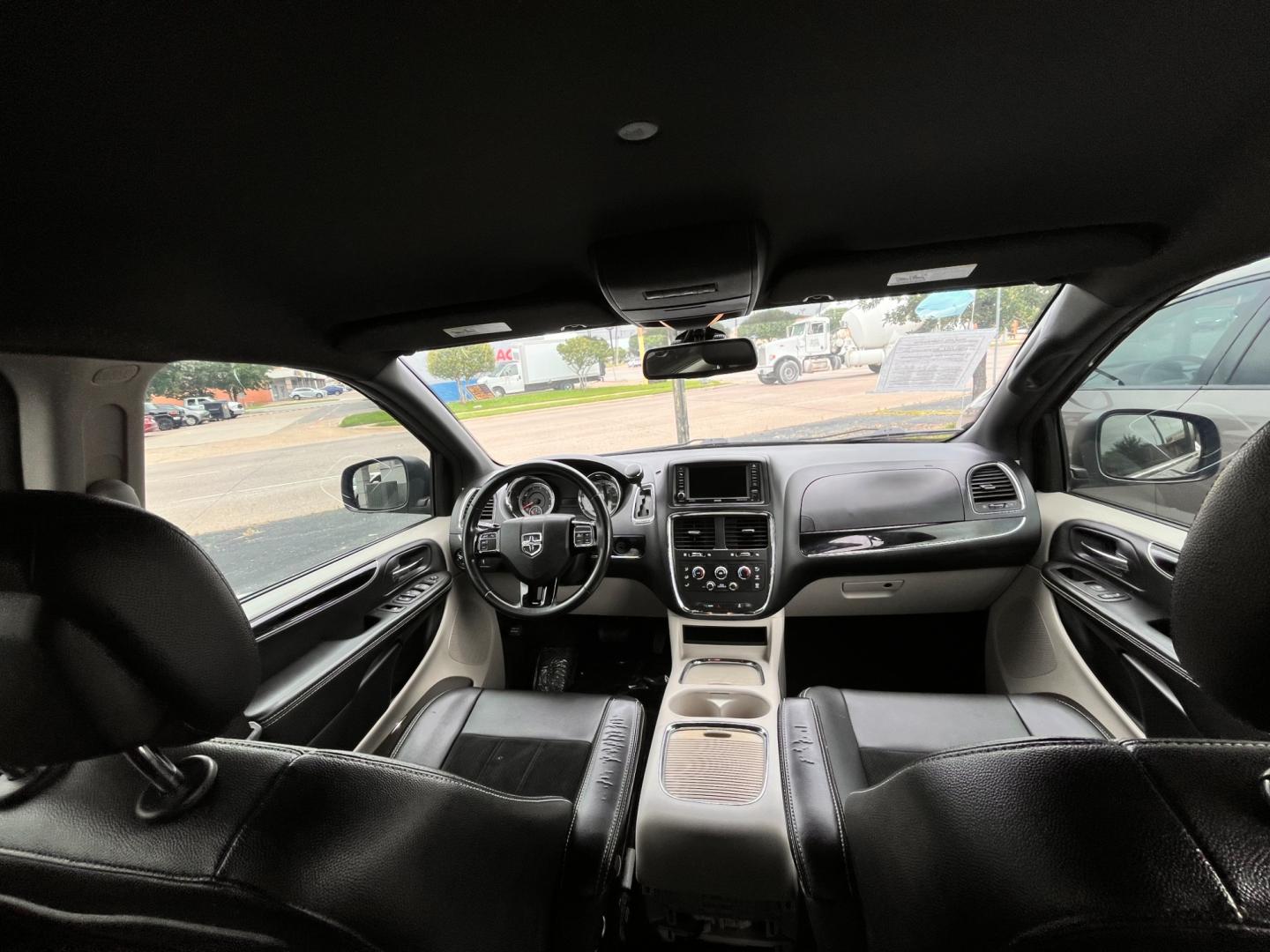 2018 Black Dodge Grand Caravan (2C4RDGCG9JR) , located at 945 E. Jefferson Blvd, Dallas, TX, 75203, (214) 943-7777, 32.752514, -96.811630 - Photo#4